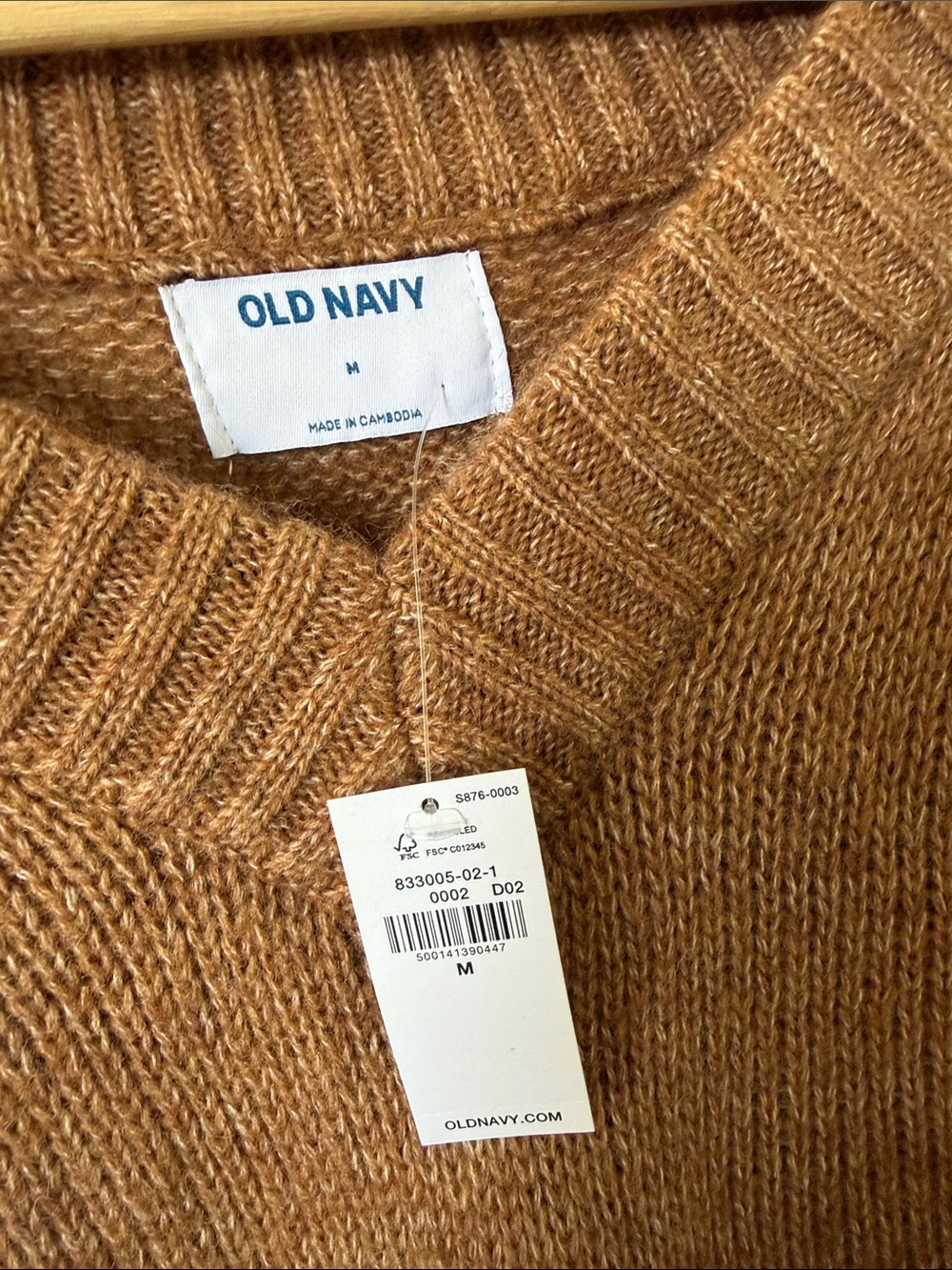 Old Navy Men's V-Neck Sweater in Camel Brown - Picture 3 of 4